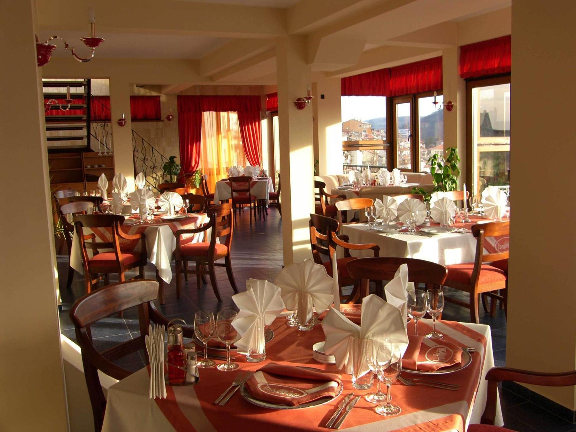 וליקו טורנובו Meridian Hotel Bolyarski מסעדה תמונה